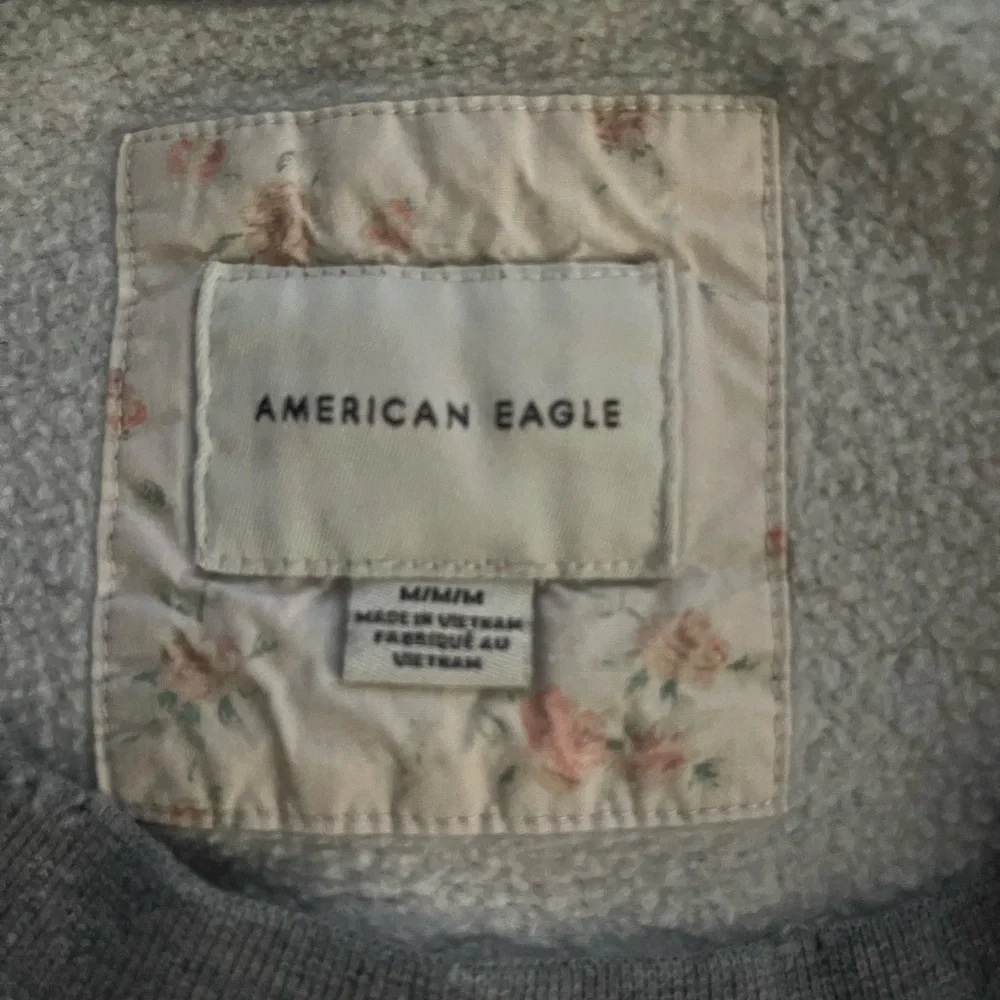 American Eagle Crewneck​​​​​​ - Picture 3 of 3